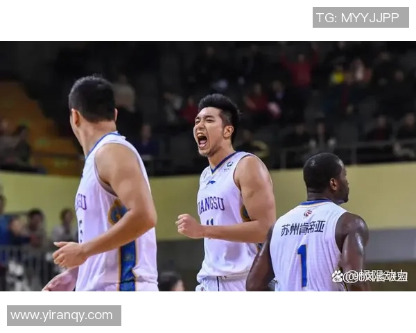2013年CBA精彩对决北京队与青岛队激烈碰撞展现篮球魅力与团队精神